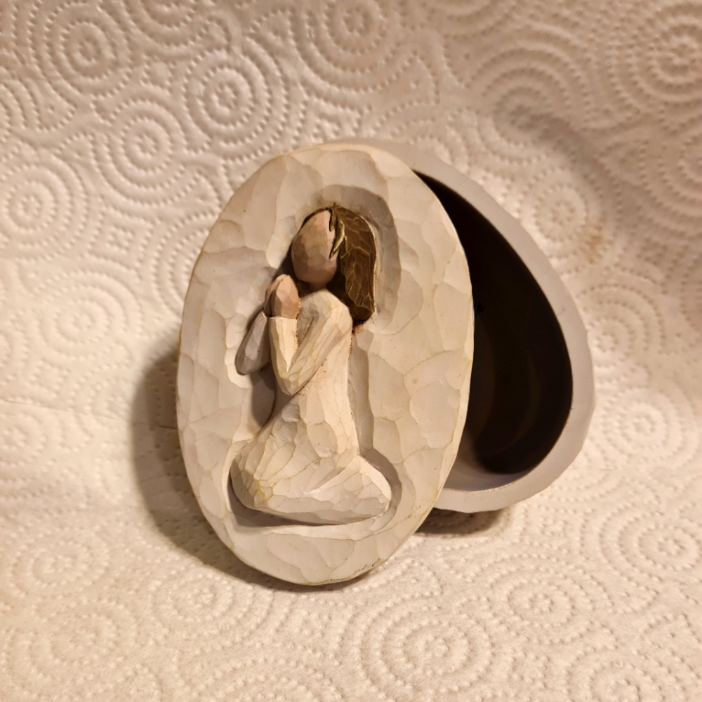 WillowTree  "Angel of Prayer"  Keepsake Box   2003, Susan Lordi